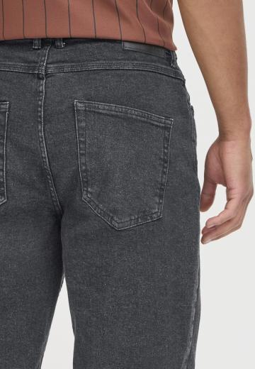 Прямые джинсы