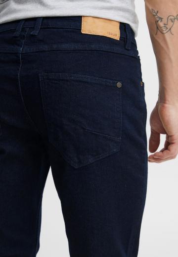 Узкие джинсы