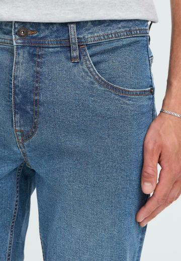 Узкие джинсы