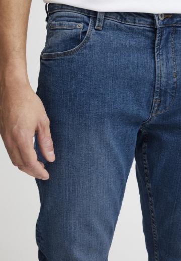 Узкие джинсы