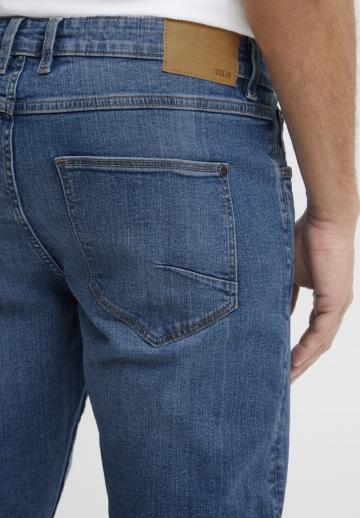 Узкие джинсы