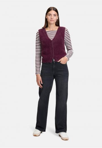 Вязаный жилет