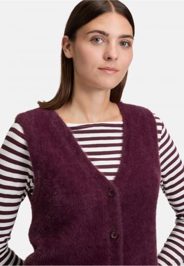 Вязаный жилет