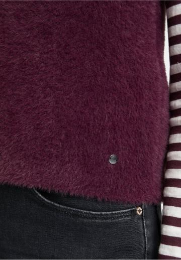 Вязаный жилет