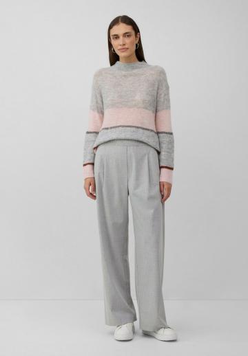 Пуловер в полоску