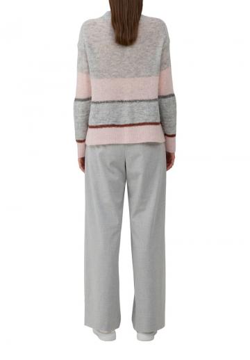 Пуловер в полоску