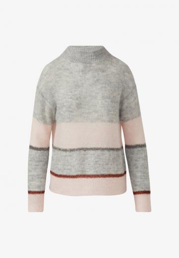 Пуловер в полоску