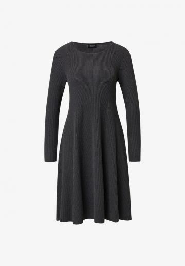 Вязаное платье