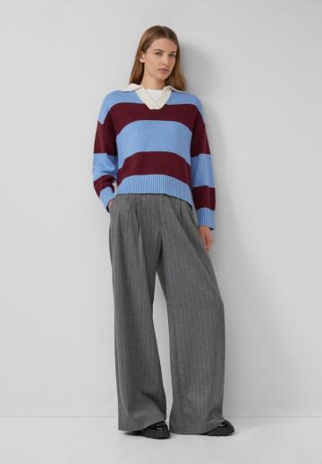 Пуловер с вырезом V