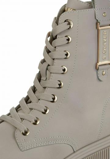 Ботинки на шнуровке