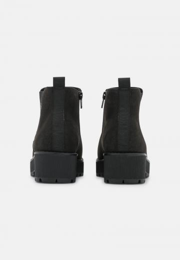 Зимние ботинки