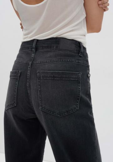 Короткие джинсы