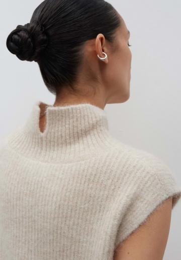 Пуловер без рукавов