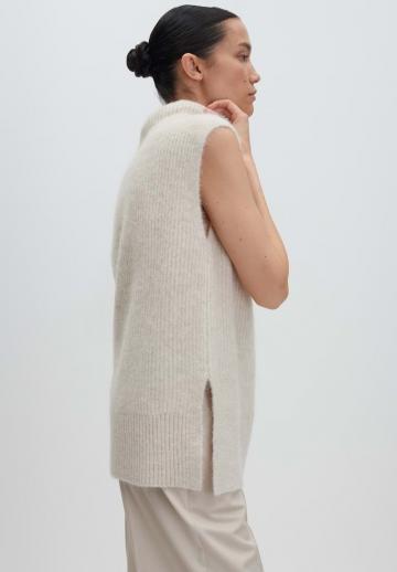 Пуловер без рукавов