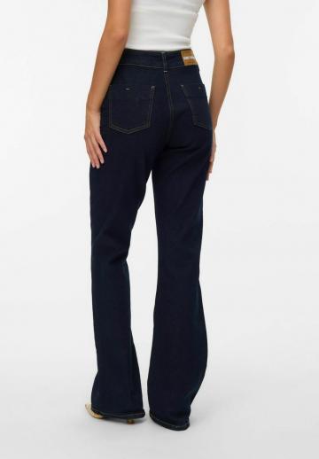 Клешеные джинсы