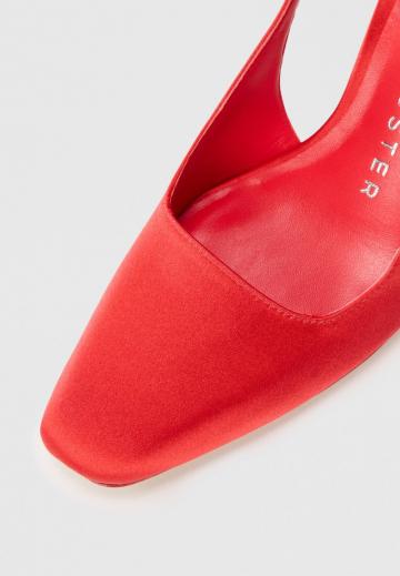 Туфли на высоком каблуке