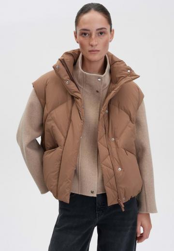 Пуховой жилет