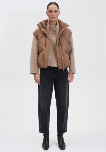 Пуховой жилет