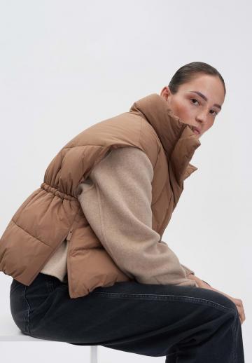 Пуховой жилет