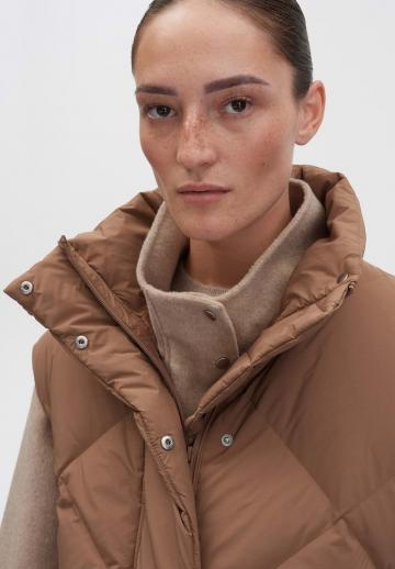 Пуховой жилет