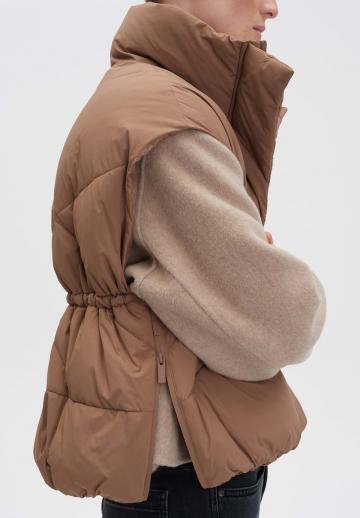 Пуховой жилет