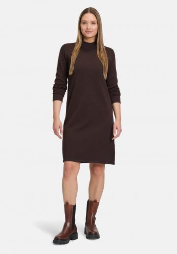 Вязаное платье