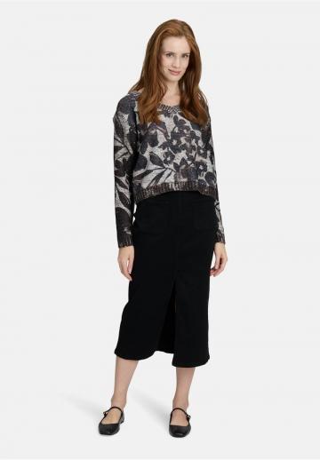 Пуловер с вырезом V