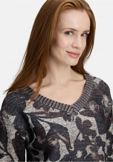 Пуловер с вырезом V