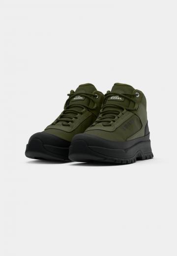 Походные ботинки