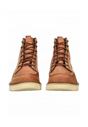 Ботинки на шнуровке