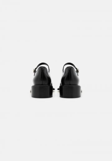 Туфли на танкетке