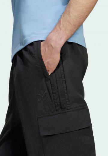 Брюки с накладными карманами
