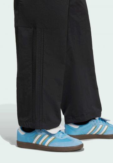 Брюки с накладными карманами