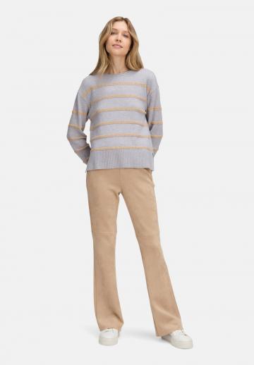 Пуловер в полоску