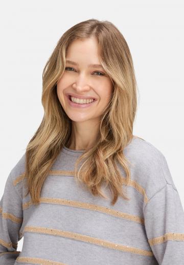 Пуловер в полоску