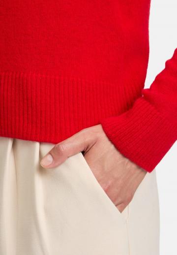 Пуловер с вырезом V