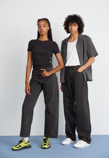 Свободные джинсы