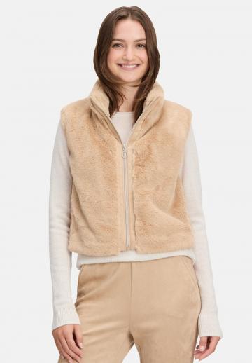 Пуховой жилет