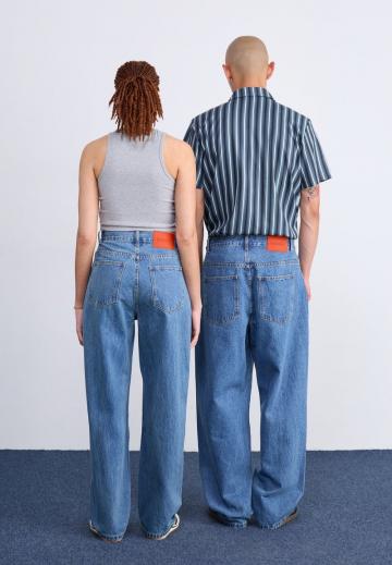 Свободные джинсы