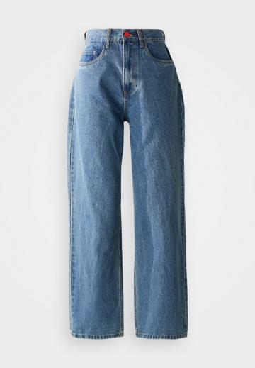 Свободные джинсы