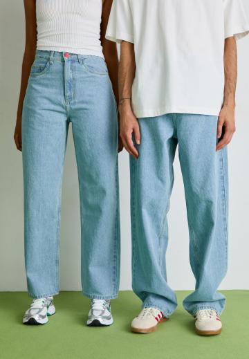 Прямые джинсы