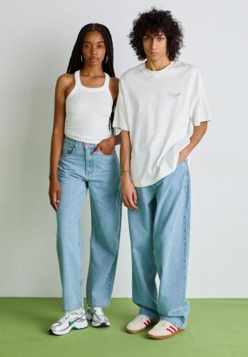 Прямые джинсы