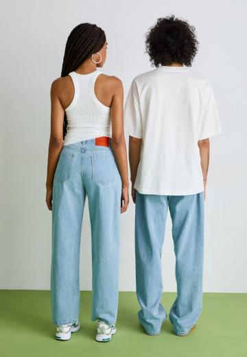 Прямые джинсы