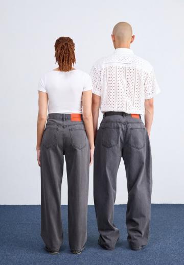 Свободные джинсы