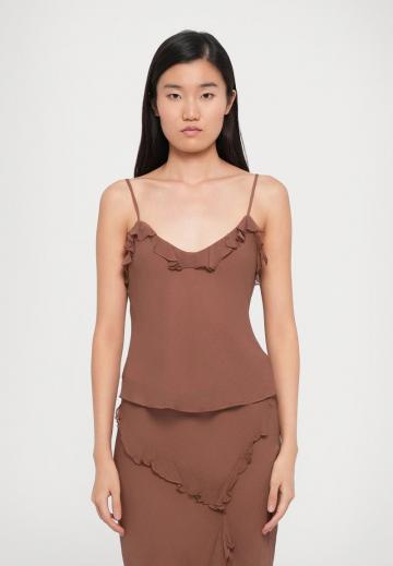 Топ на бретельках