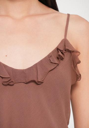 Топ на бретельках