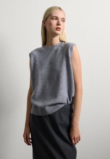 Пуловер без рукавов