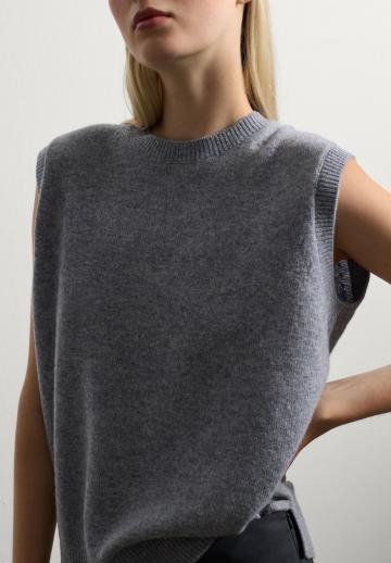 Пуловер без рукавов