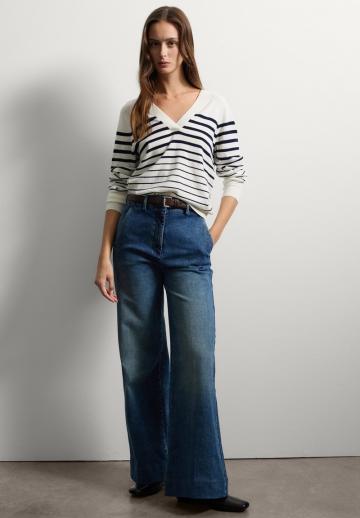 Пуловер в полоску