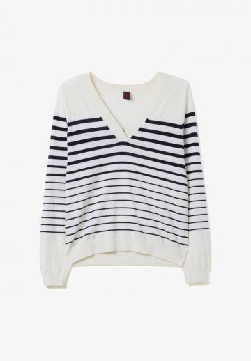 Пуловер в полоску